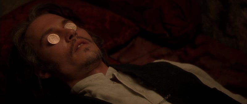 Согласно некоторым мифам и традициям, монеты кладут на глаза.